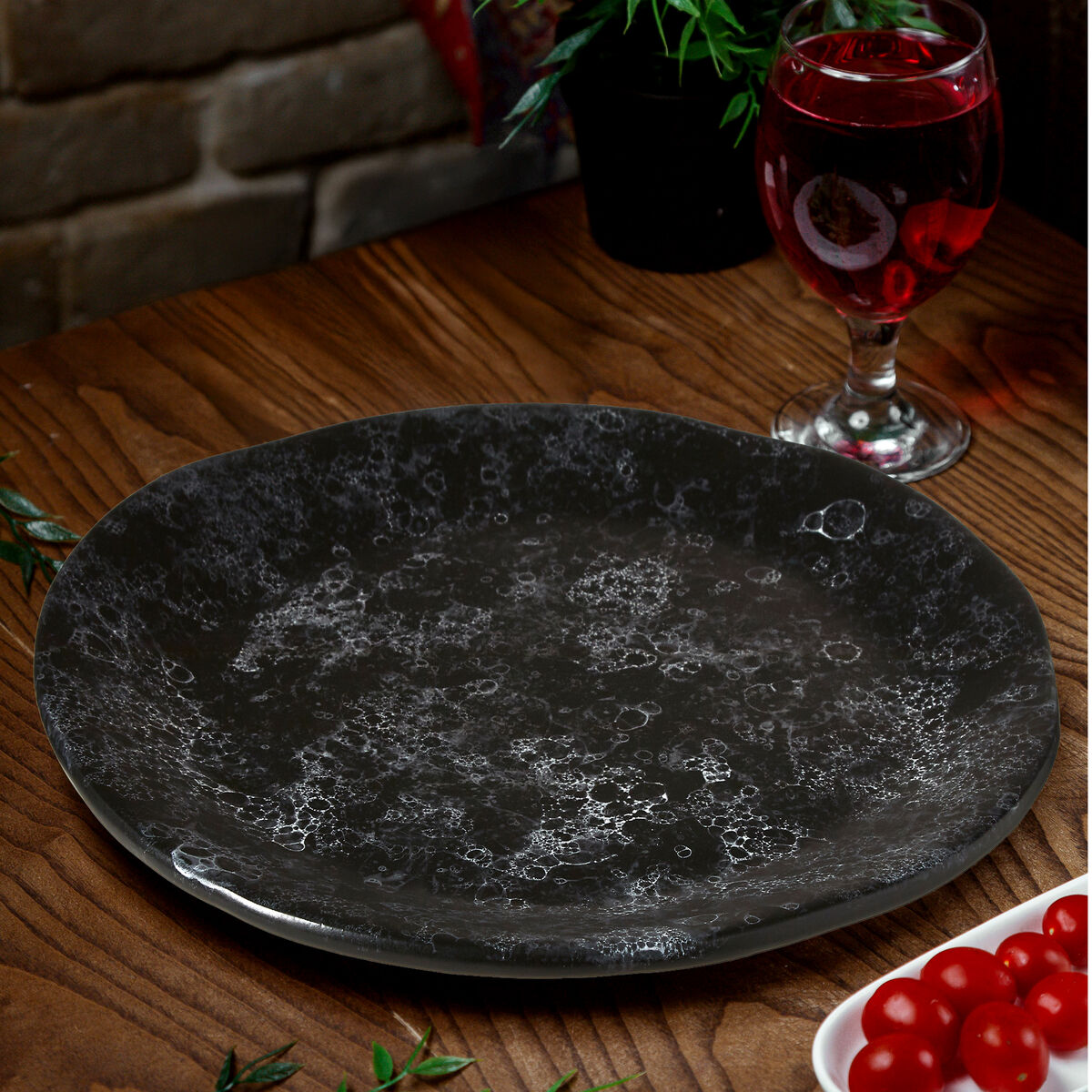 Black Marble Effect Pizza Plate | Hygge