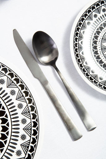 16 Piece Onyx Cutlery Set | Avie
