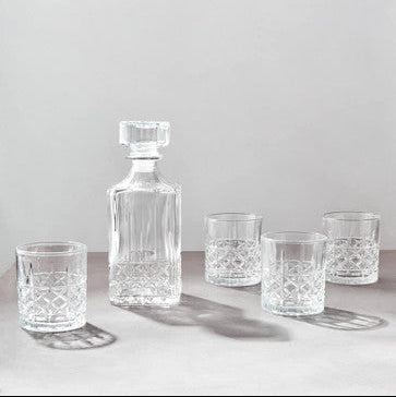 Diamond Pattern Decanter with Four Glasses | Dayla