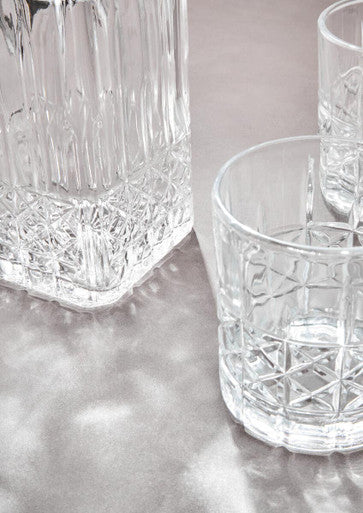 Diamond Pattern Decanter with Four Glasses | Dayla