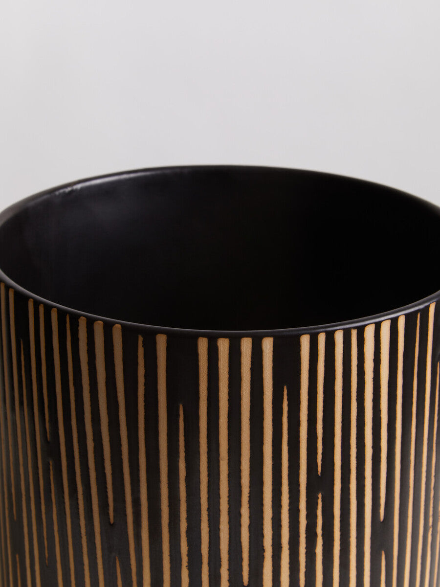 Small Black and Cream Finish Planter | Kiso