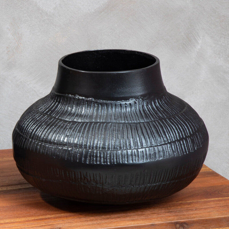 Small Black Finish Vase | Deomali