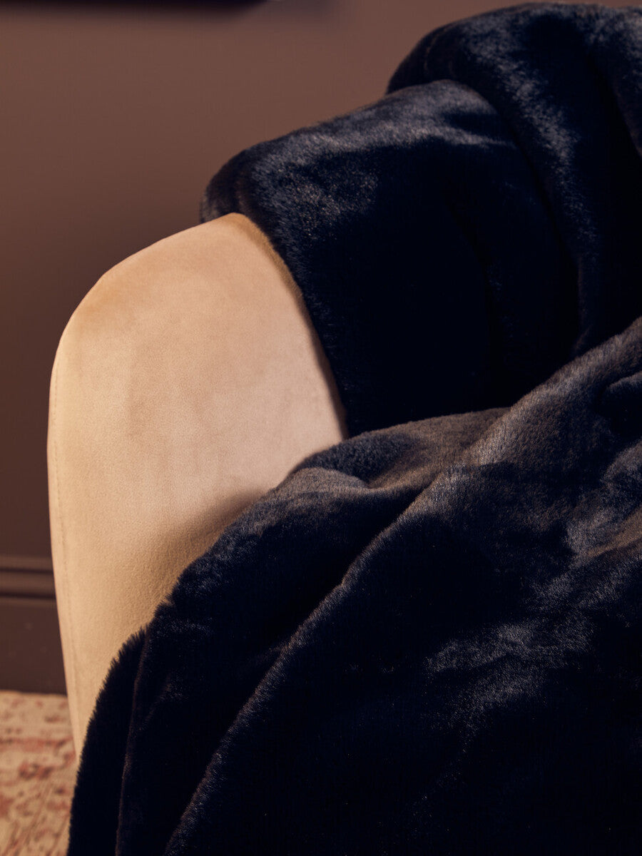 Bosie Black Faux Fur Throw | Lamina