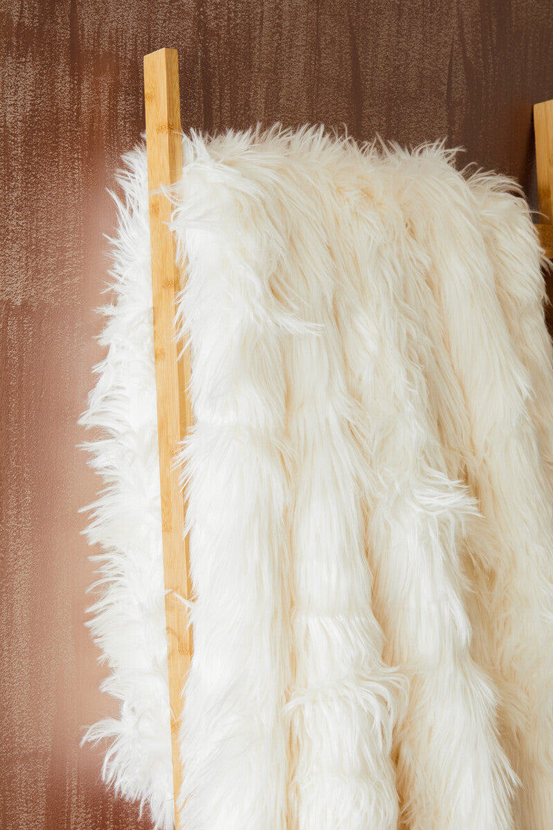 Bosie Cream Faux Fur Throw | Lamina