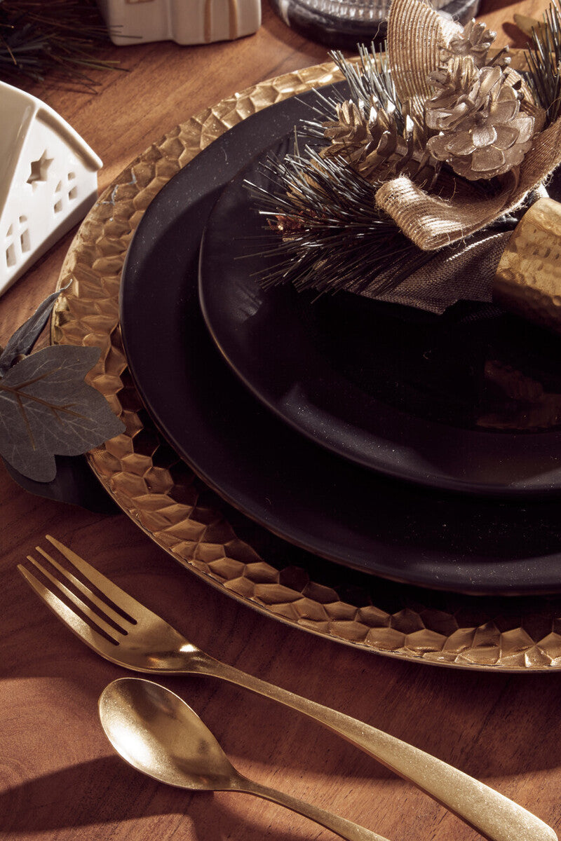 Set of Four 33cm Gold Charger Plates with Hammered Rims | Dia