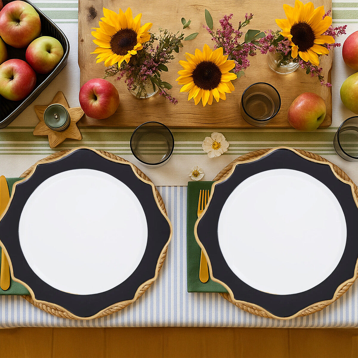 Set of 4 33cm White and Black Round Charger Plates | Dia