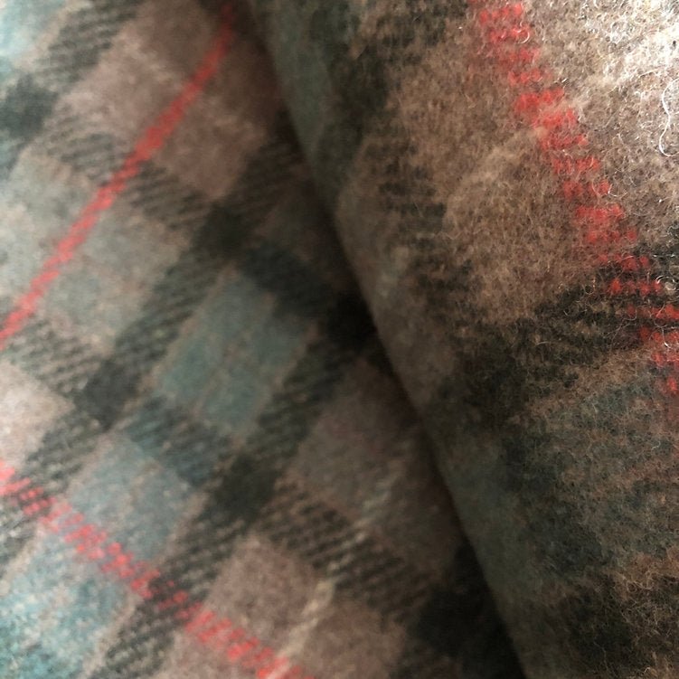 Hunting Recycled Wool Blanket in Soft Tartan Check
