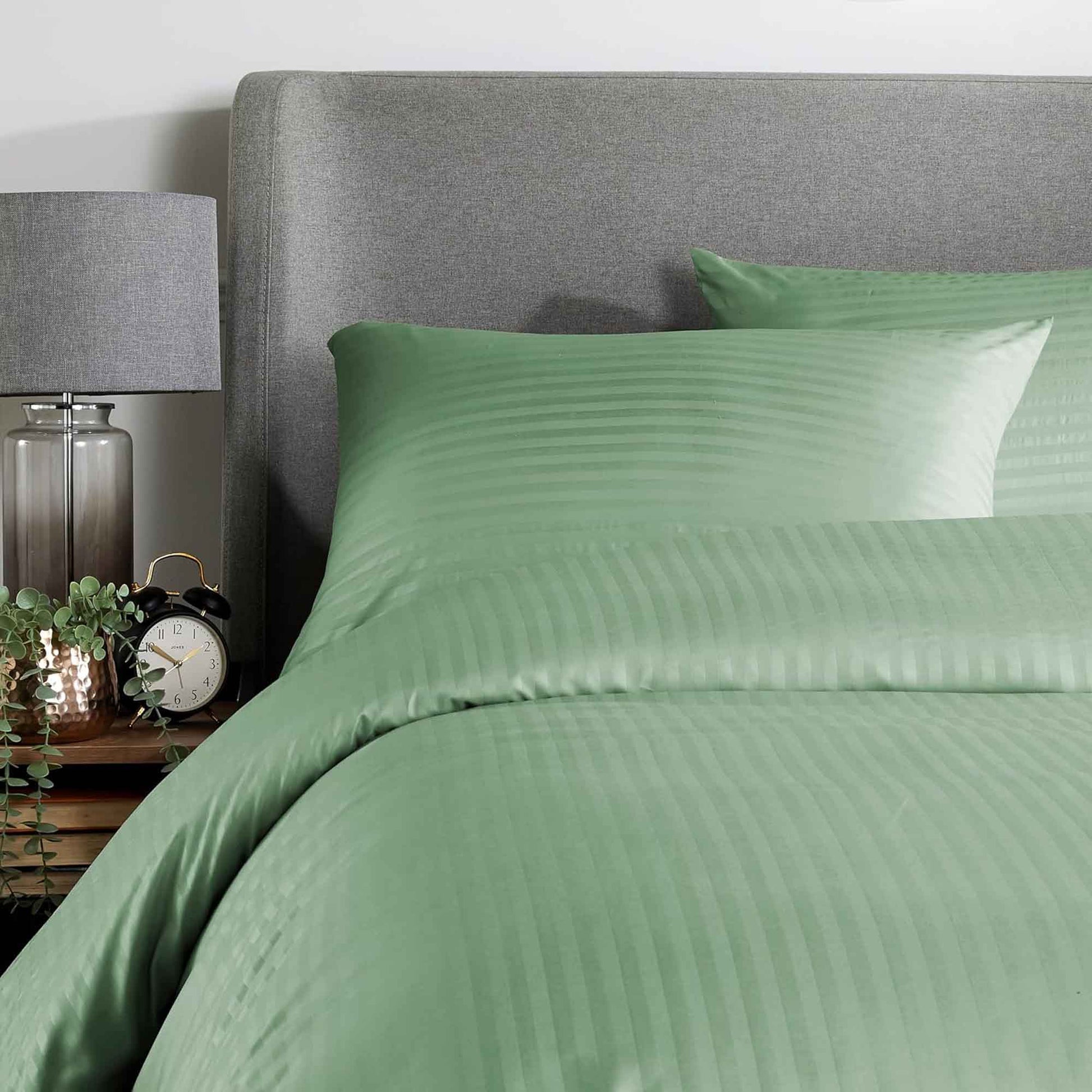 OLIVIA ROCCO Mayfair Stripe Satin Reversible Duvet Cover Set With Comforter Multiple