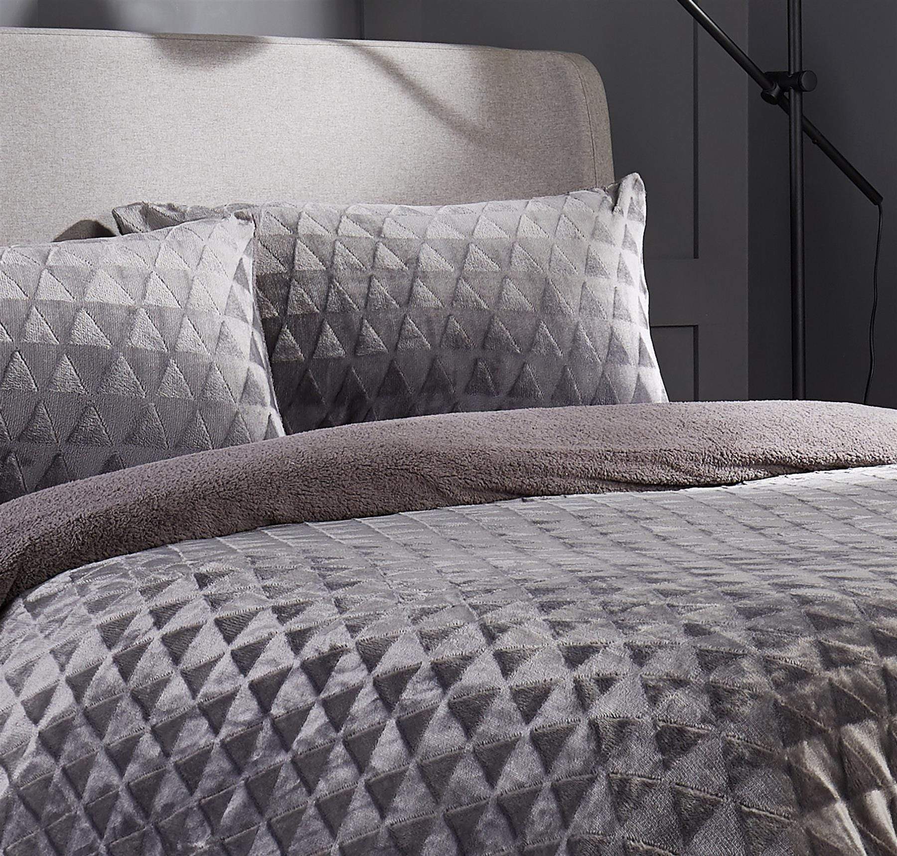 OLIVIA ROCCO Geometric Reversible Teddy Bear Faux Fur Duvet Set Ultra Soft Bedding