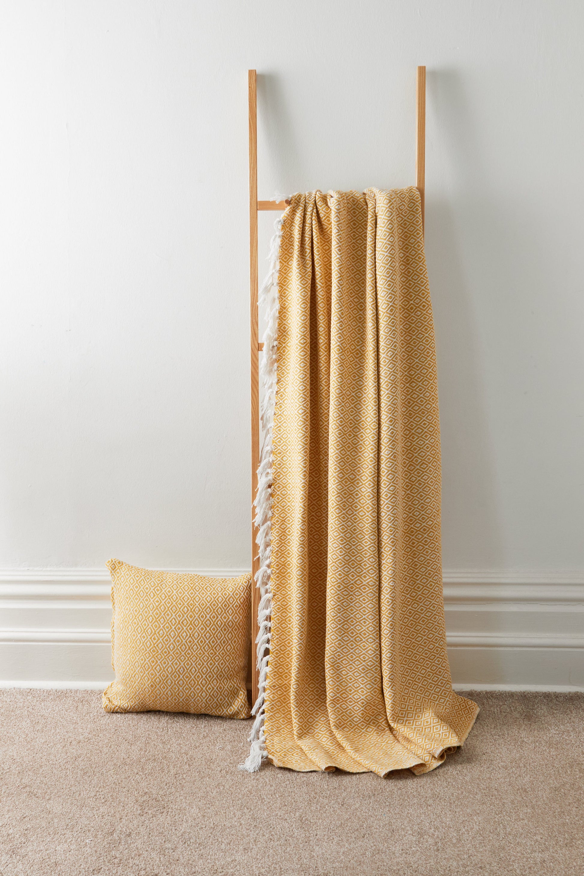 OLIVIA ROCCO Regal Handwoven Pure Cotton Throw Blanket Diamond Geometric Pattern