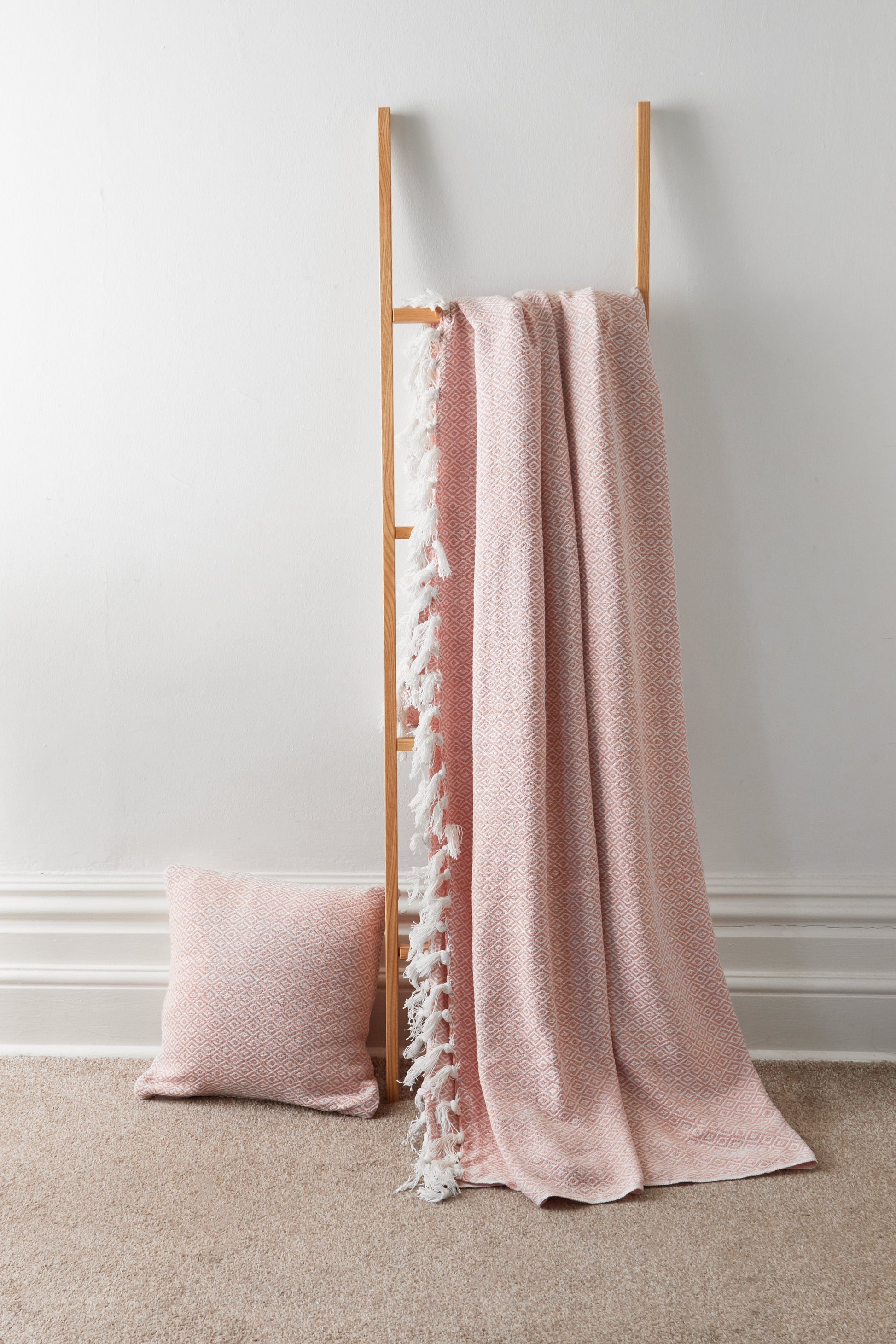 OLIVIA ROCCO Regal Handwoven Pure Cotton Throw Blanket Diamond Geometric Pattern
