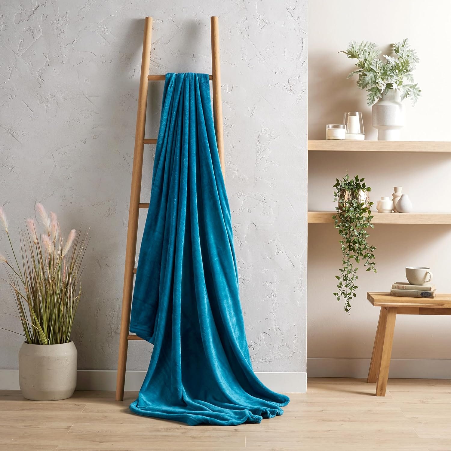 OLIVIA ROCCO Flannel Ultra Soft Fleece Throw Blanket Lightweight All Season For Bed Sofa
